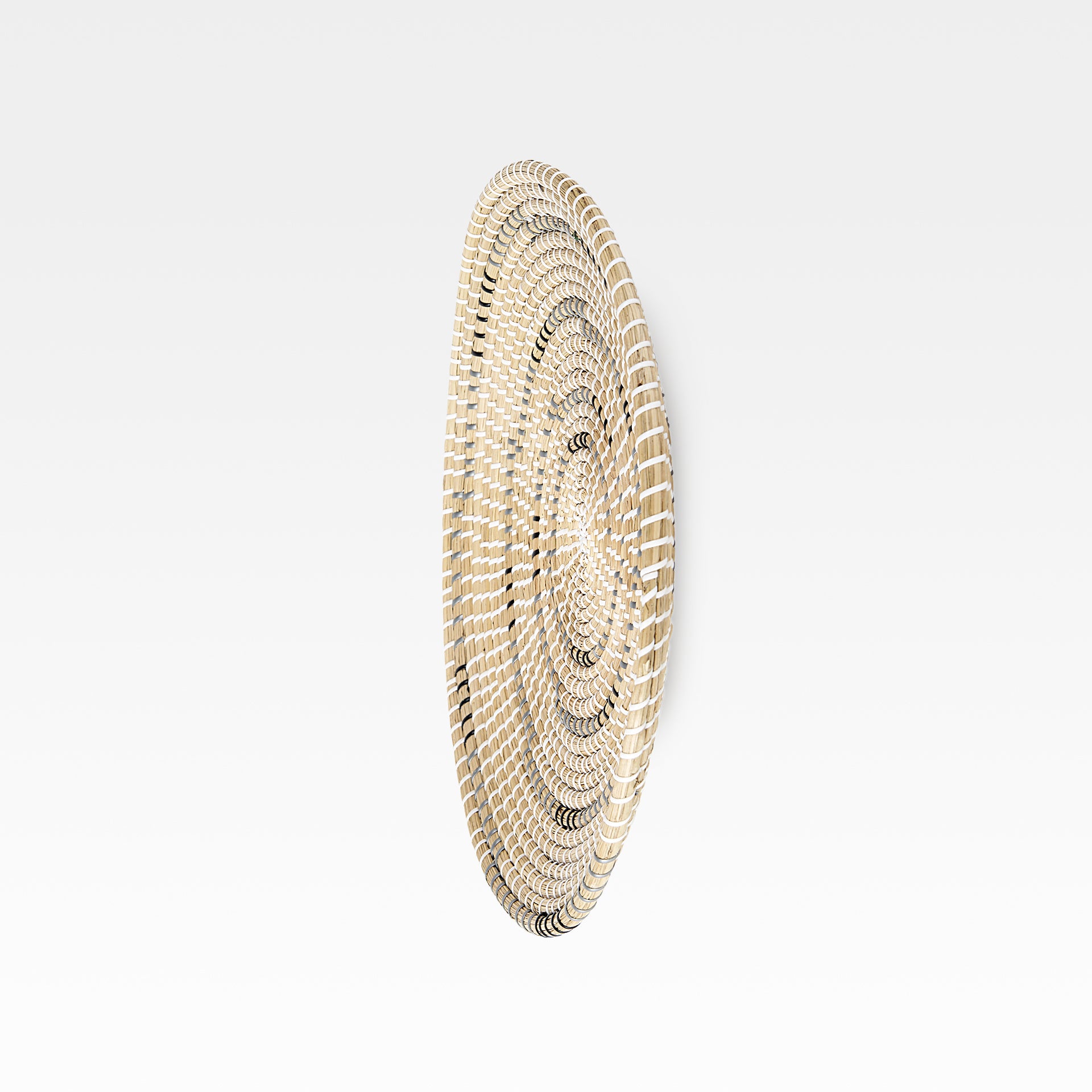 Avel String Round Hanging Plate-thumbmail-3