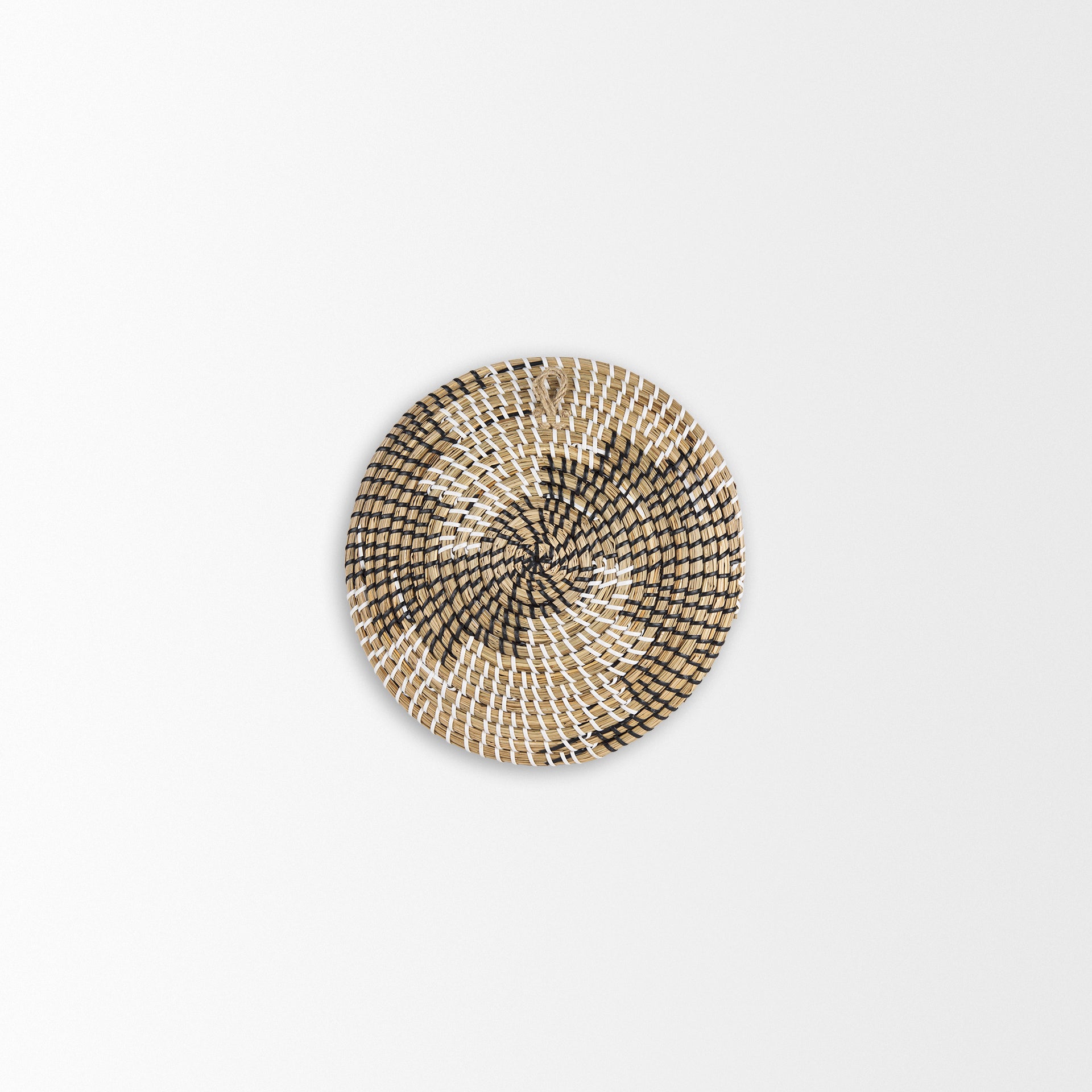 Luna Seagrass Round Hanging Plate-thumbmail-4
