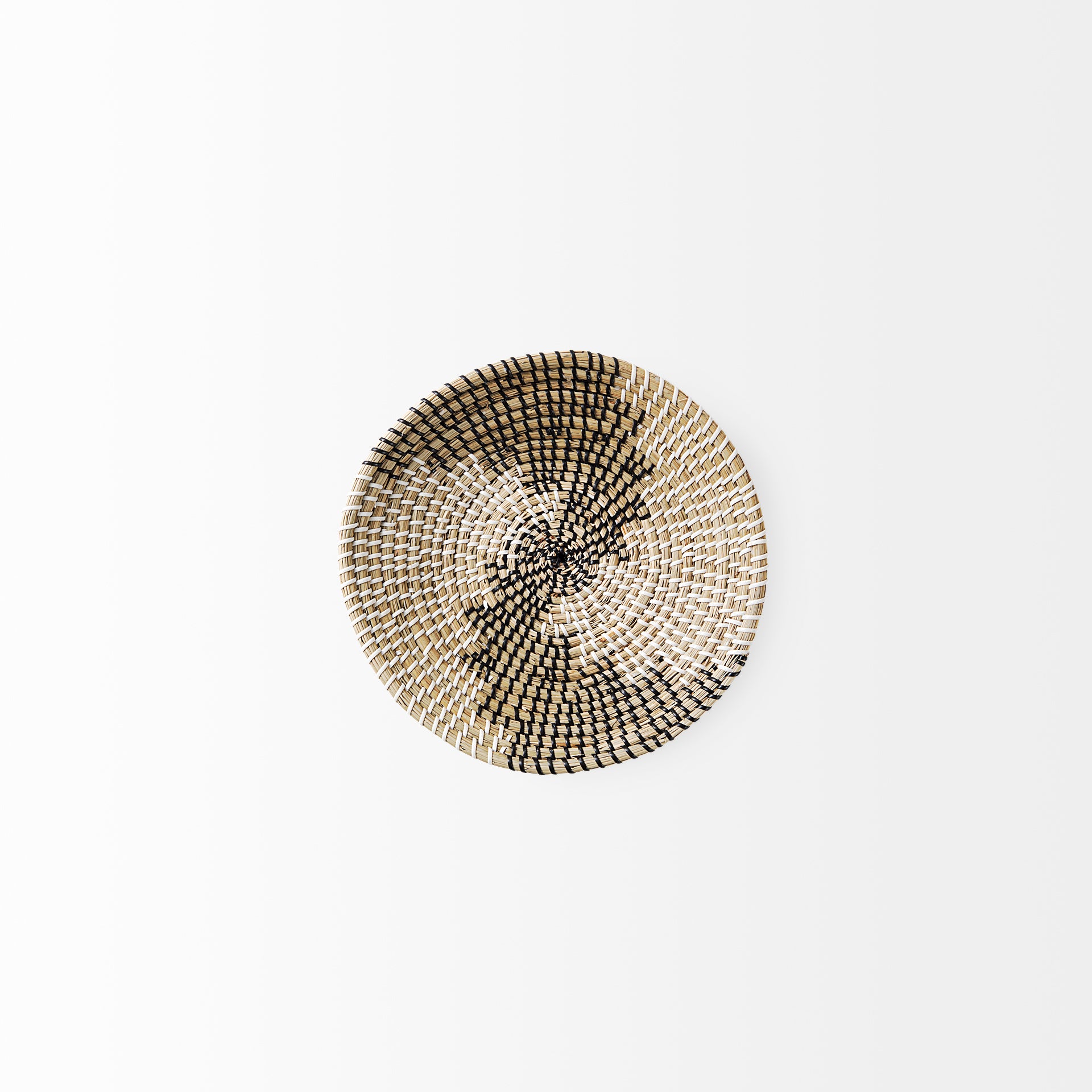 Luna Seagrass Round Hanging Plate-thumbmail-2