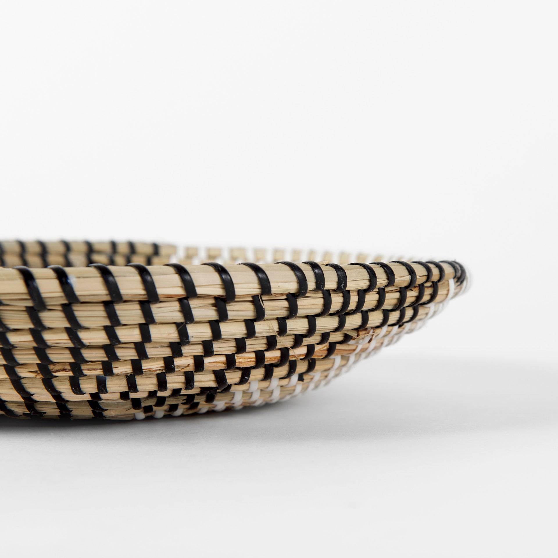 Luna Seagrass Round Hanging Plate-thumbmail-7