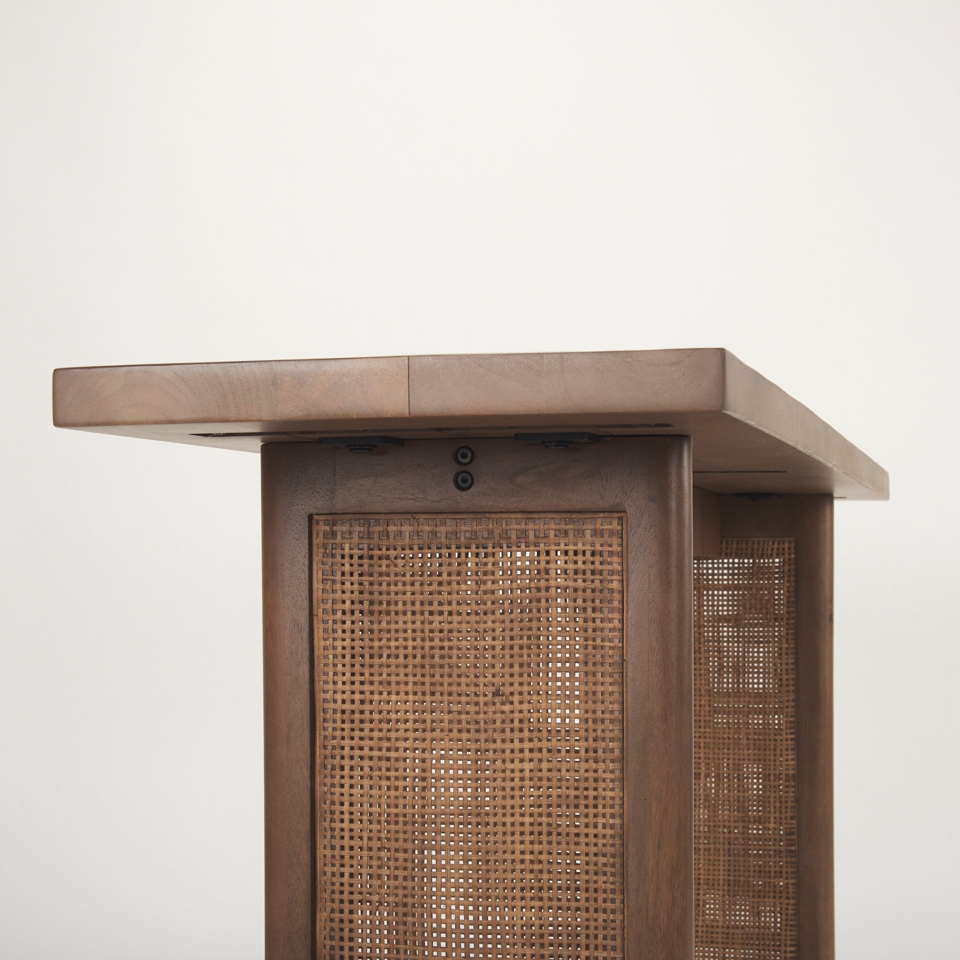Medium Brown Wood | Cane Accent_5