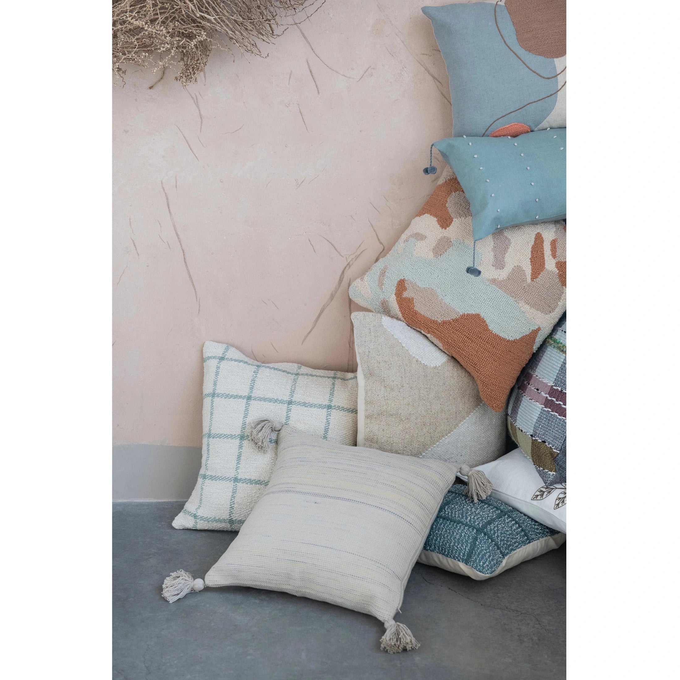 20" Woven Cotton Pillow With Tassels