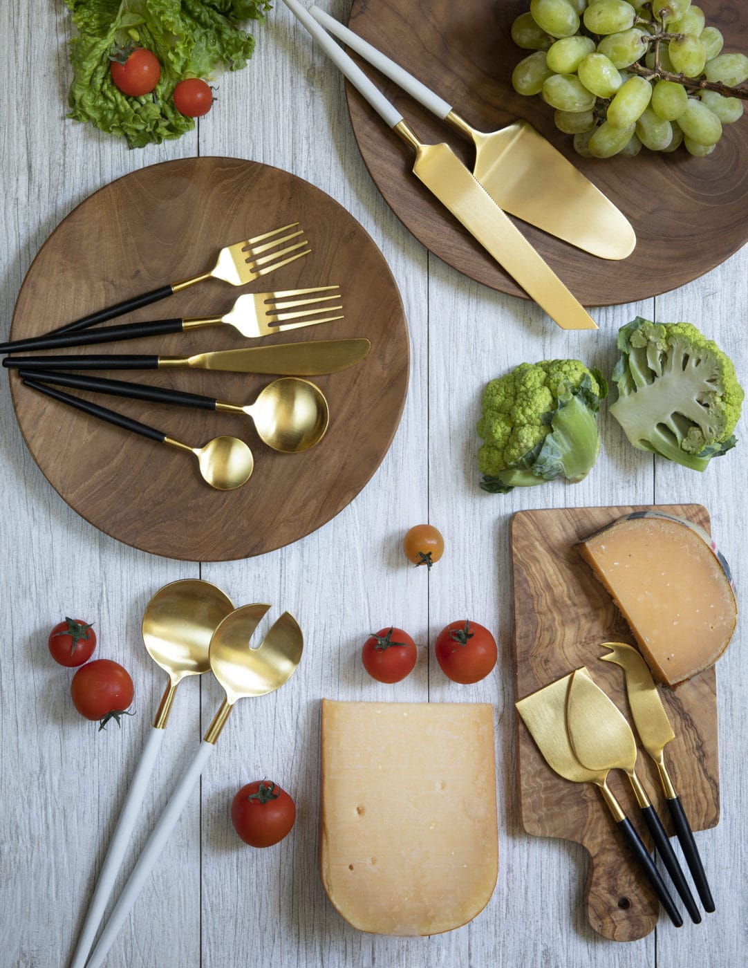 Black & Gold Cheese Set