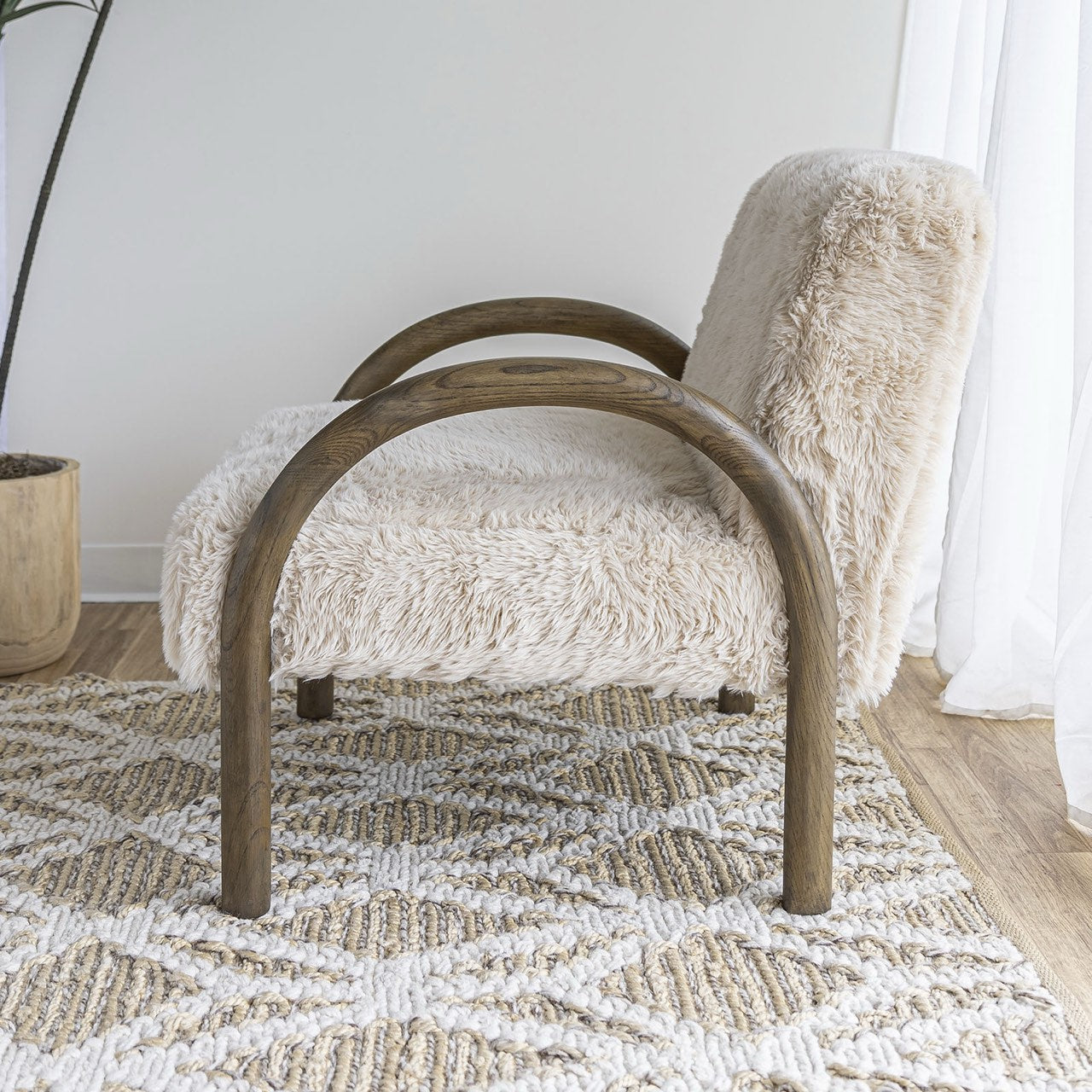 Eros Chair - Shaggy Sand