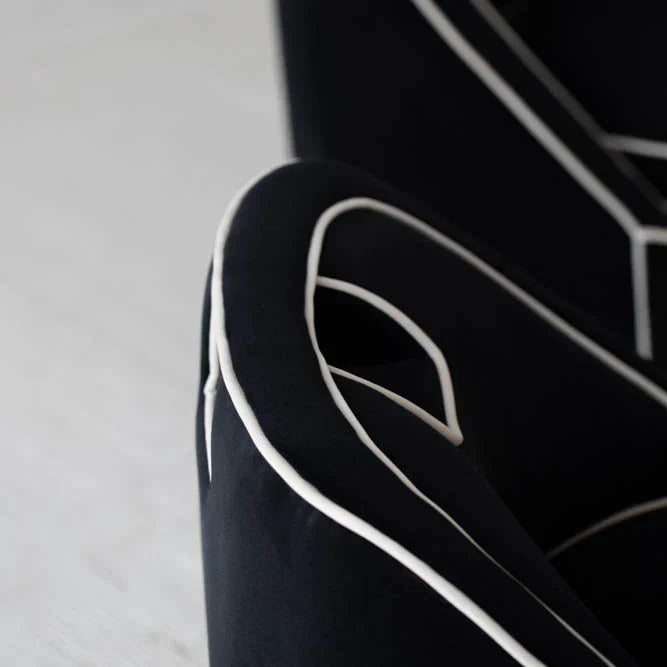 Detailed view of the integrated upholstered handle on the upper backrest