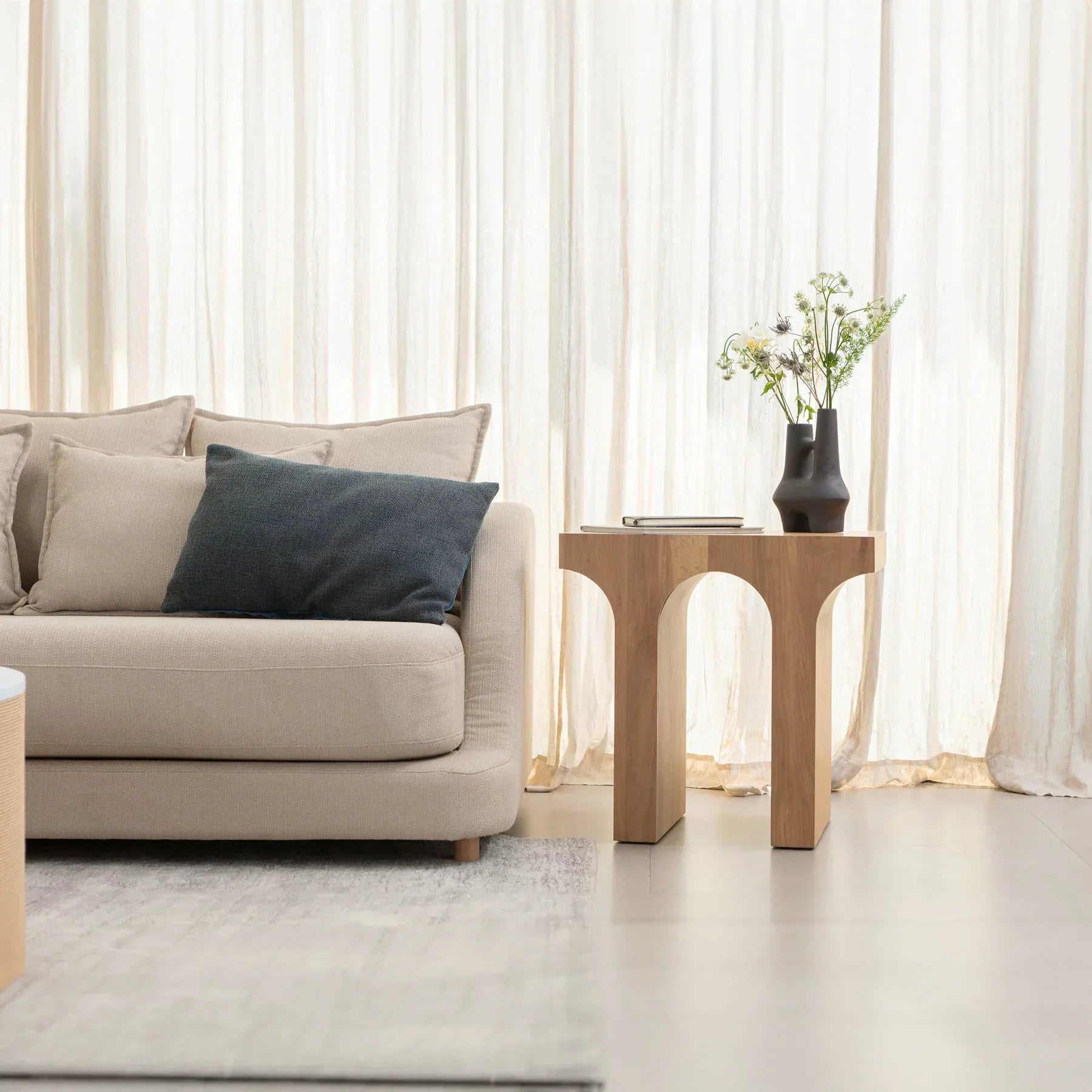 Front view of the Umbrella side table in a dark brown and white veined marble with a solid cylindrical drum silhouette
