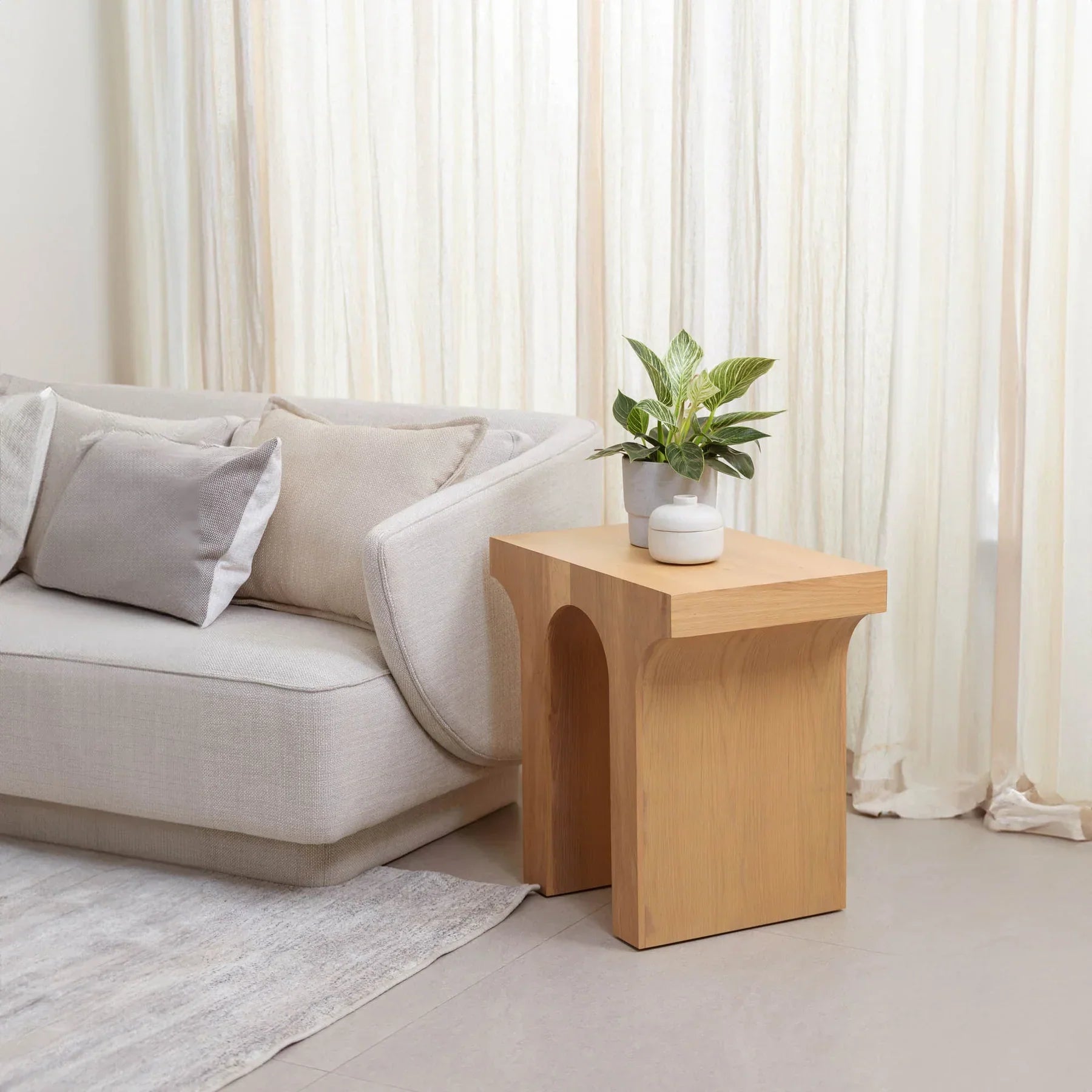 Front view of the Umbrella side table in a dark brown and white veined marble with a solid cylindrical drum silhouette