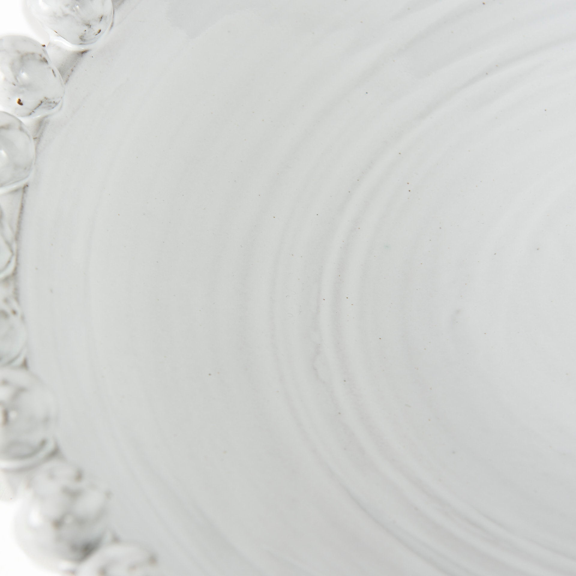 Off-White | 16" Round_0