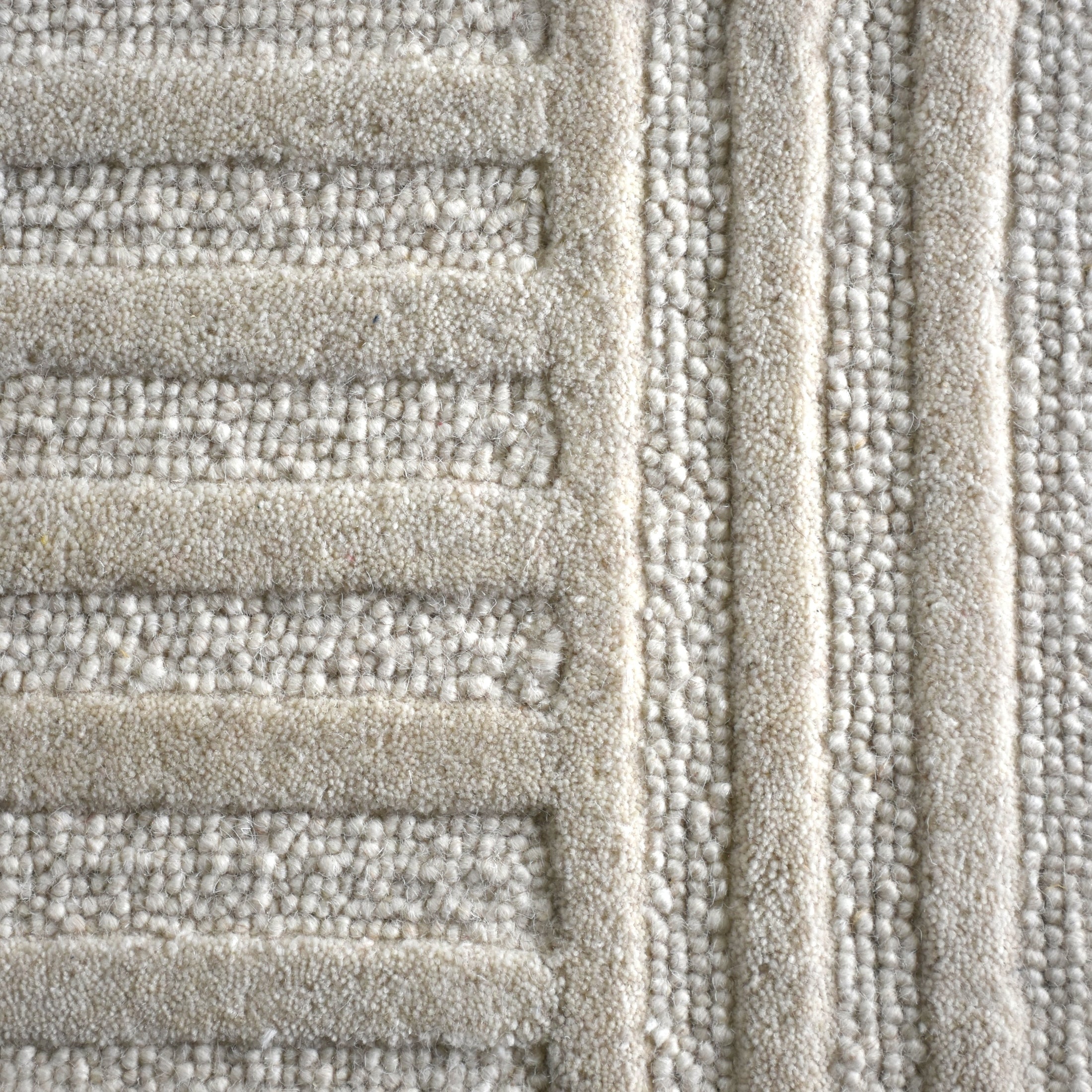 Frontera Handtufted Woolen Rug - Ivory