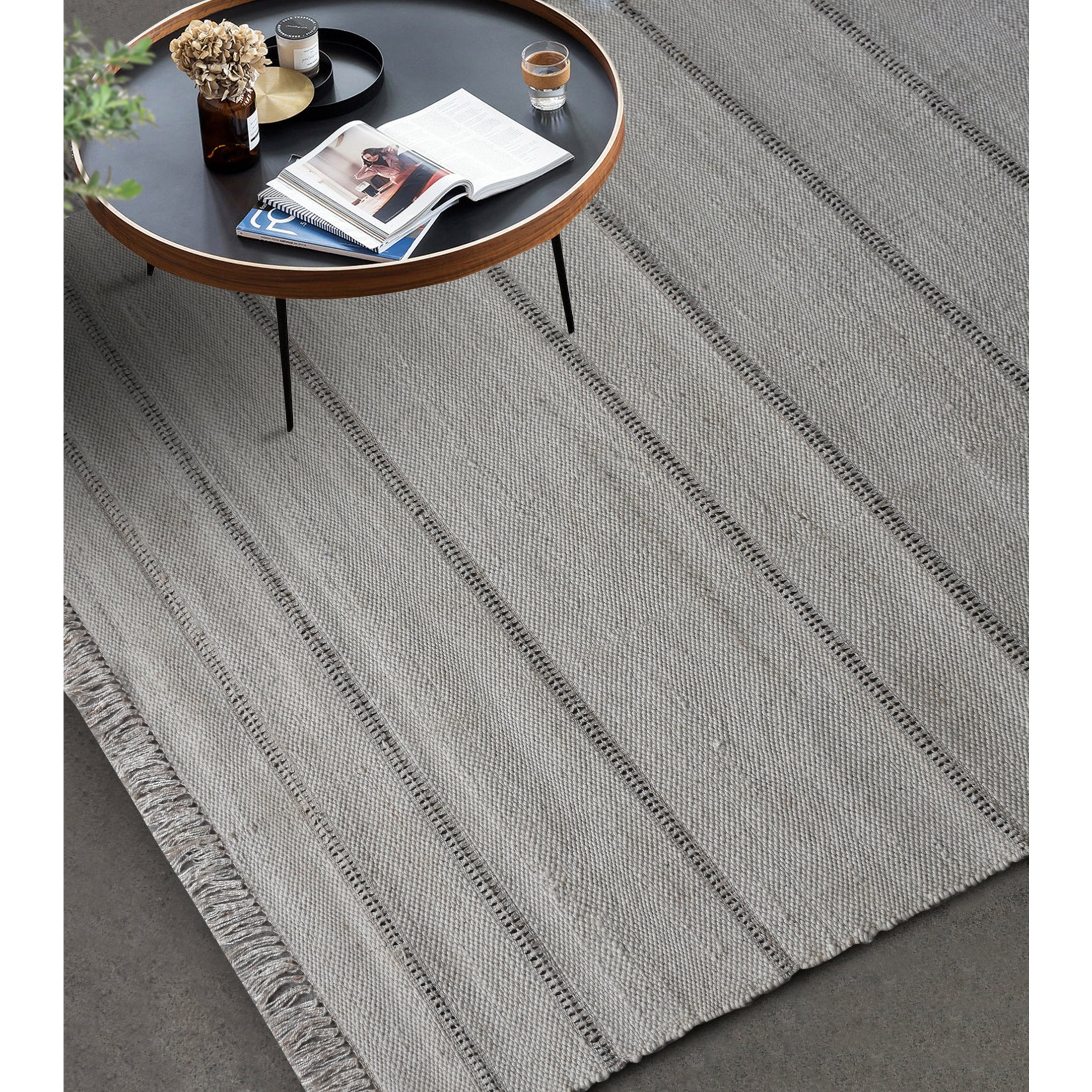 Hallshire Handwoven Rug Of Manmade Fibres - Beige
